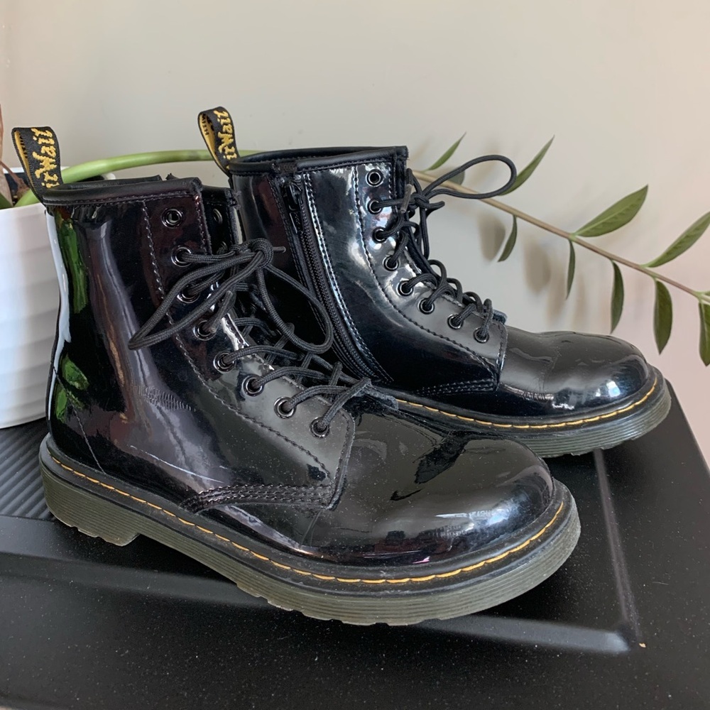 DR MARTENS JUNIOR 1460 DELANEY BLACK PATENT LEATHER LACE UP ZIP BOOTS size 5 - Picture 3 of 9